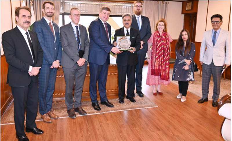 The Hon’ble Chief Justice of Pakistan Presents Souvenir to European Union Ambassador