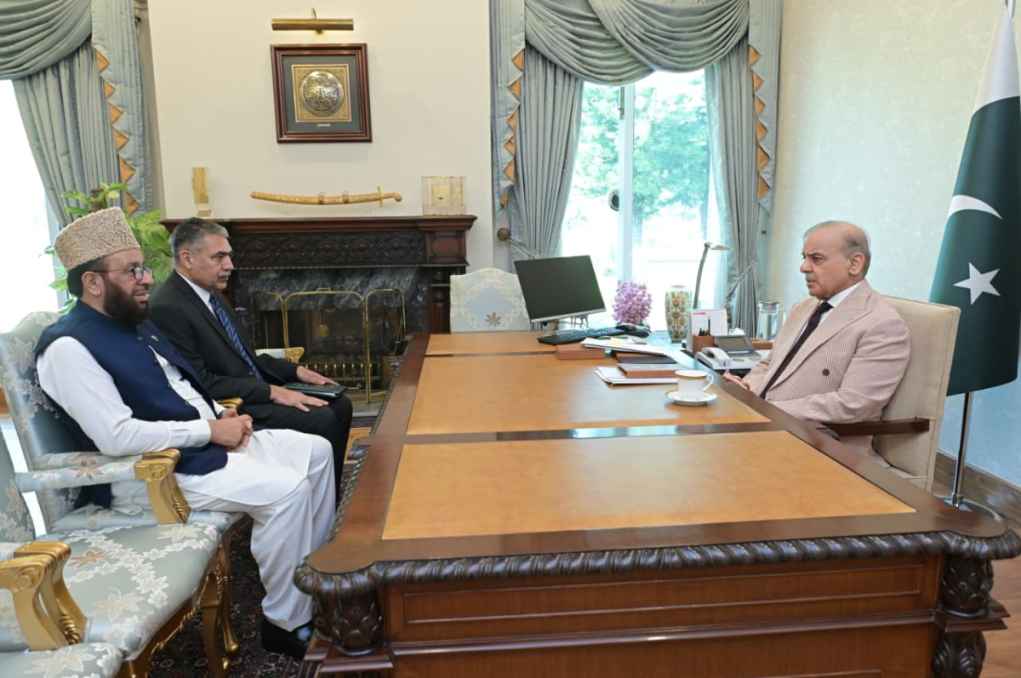 PM Directs to Provide All Possible Facilities to Hajj Pilgrims at Airport