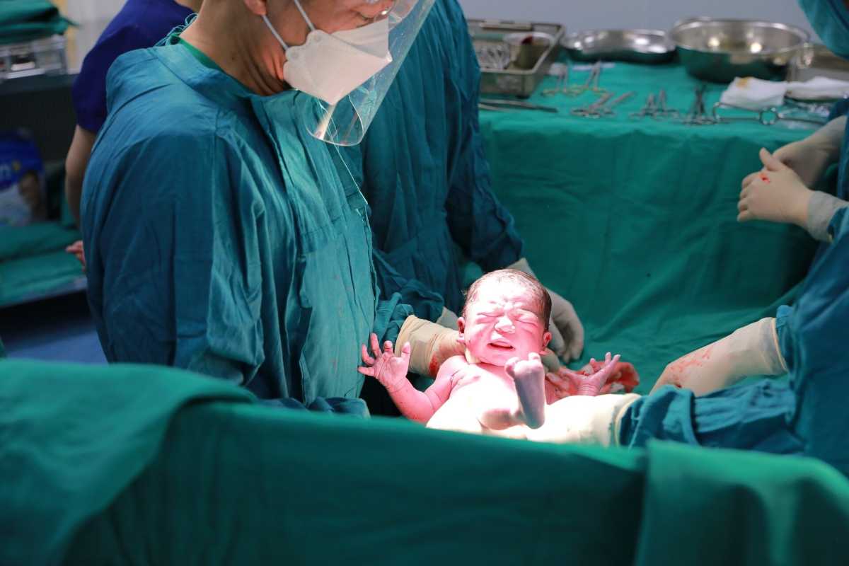 Reducing Bleeding in High-Risk C-Section Deliveries with Tranexamic Acid