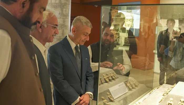 US Hands Over 450 Cultural Artefacts to Pakistan