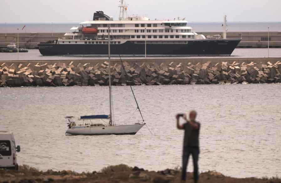 Doctor on Ship Who Helped Care for Hantavirus Passengers Leaves Medical Isolation Unit