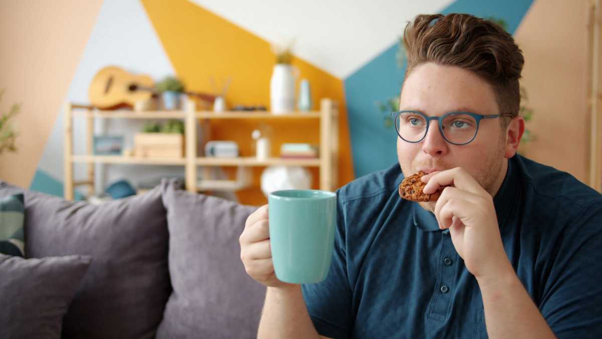 Higher BMI Linked to Financial Strain, Loneliness, and Stress