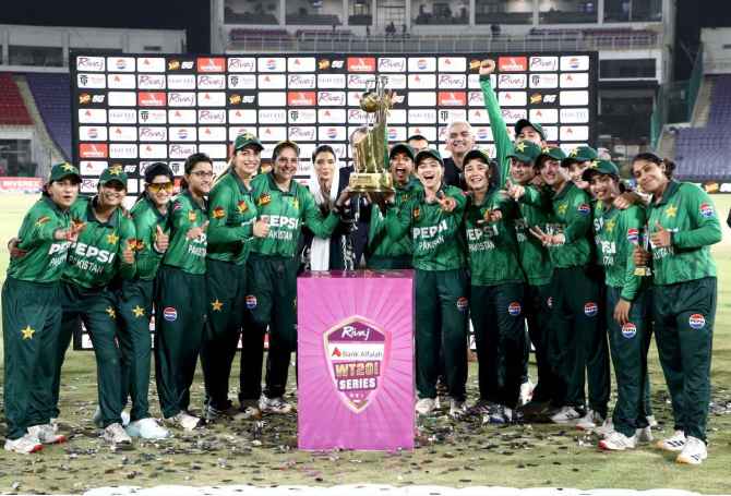 First Lady Bibi Aseefa Bhutto Zardari Honors Pakistan Women's Cricket Team Post-Series Victory