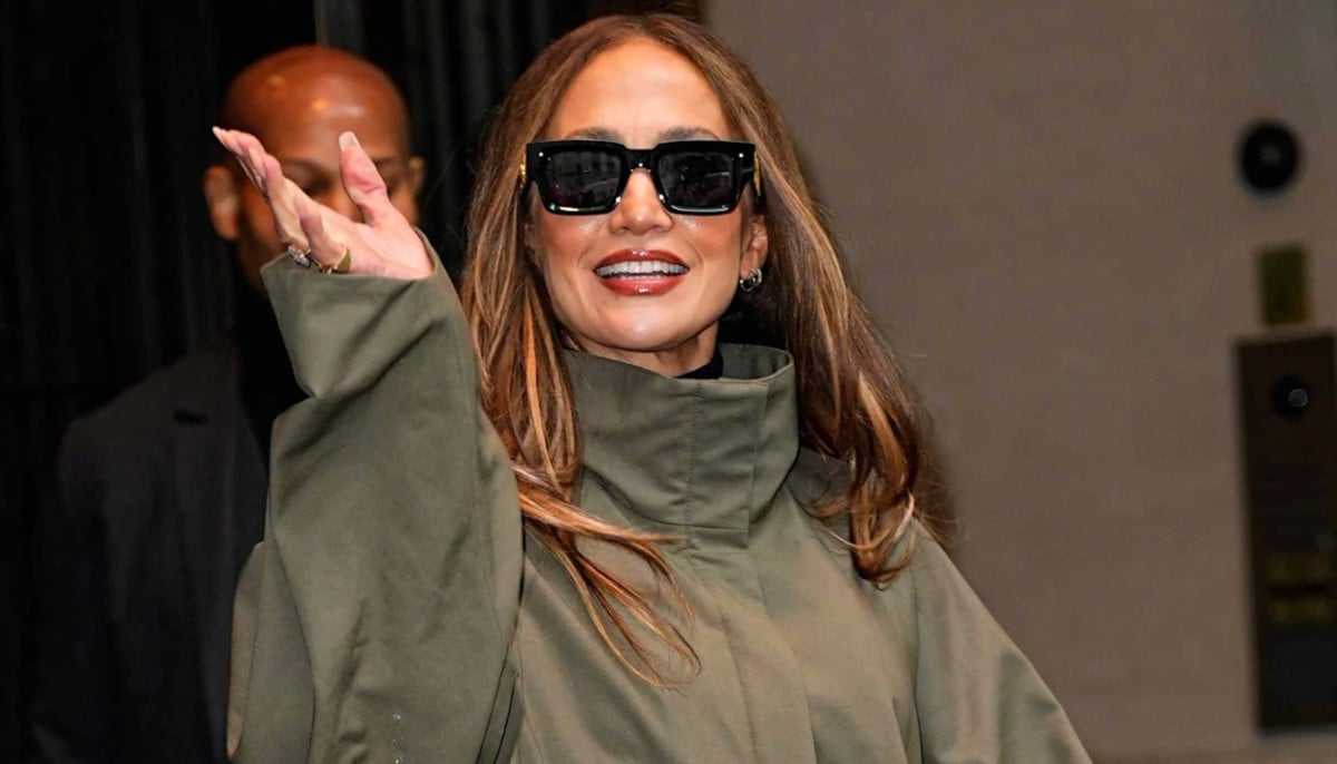Jennifer Lopez New York Exit Turns into Social Media Drama