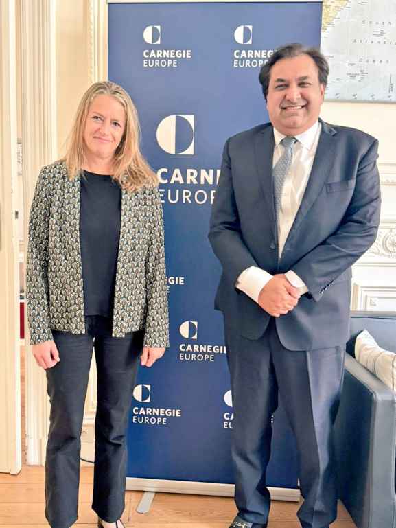 Pakistani Ambassador to EU Meets Carnegie Europe Director to Discuss Key Regional and Global Issues