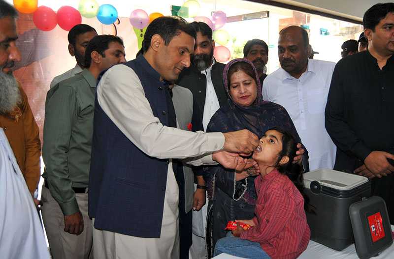 Dr. Nauman Siddique Administers Anti-Polio Drops at Campaign Inauguration