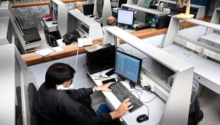 PSX Faces Ongoing Pressure Due to Rising Oil Prices and IMF Concerns in Pakistan