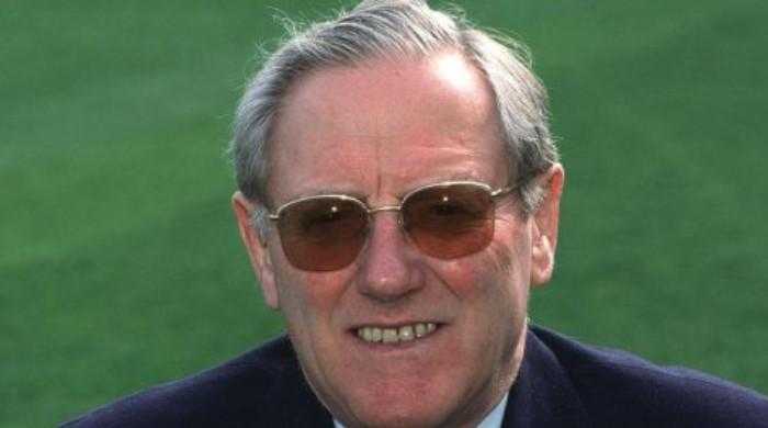 Former England Captain Mike Smith Dies at 92
