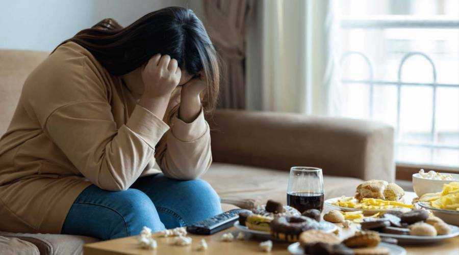 Late-night Snacking and Stress Linked to Gut Health Risks, Study Finds