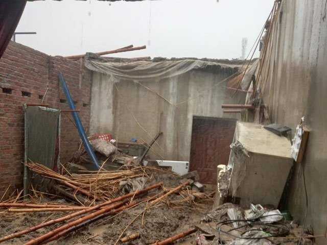 Roof Collapse Kills Couple, Injures Child in Mardan