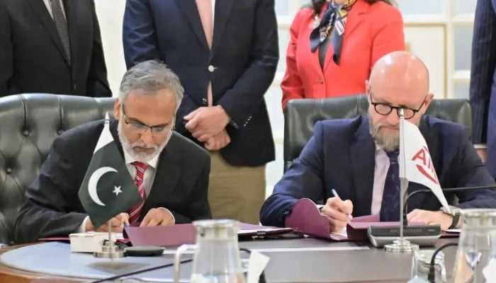 Pakistan, AIIB Sign $320m Loan Deal for N-5 Highway Reconstruction