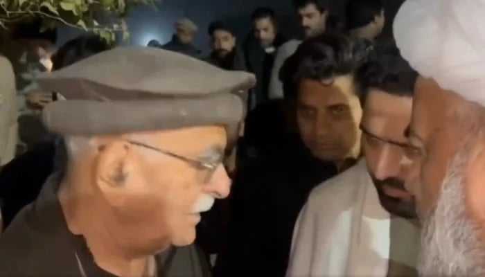 Police, PTI Leaders Reach Agreement to End Chungi Number 26 Blockade