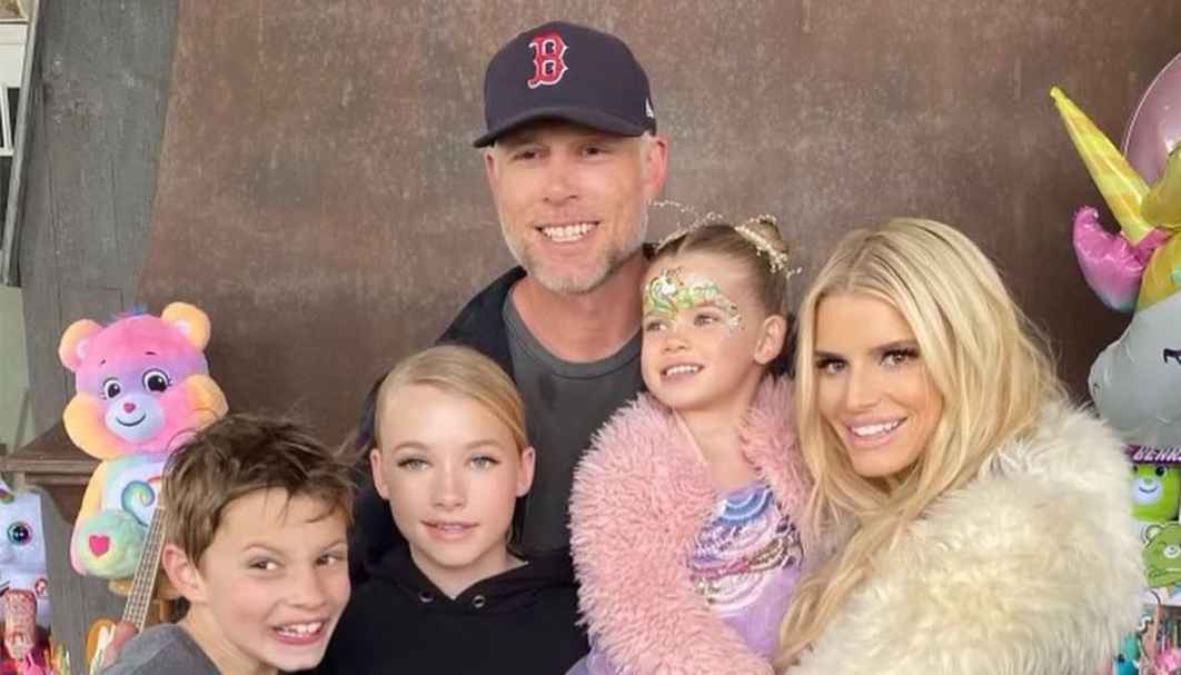 Jessica Simpson Explains Children's Separate Seats on Hawaiian Flight