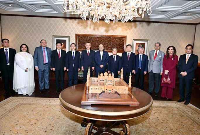 President Zardari Meets Chinese Officials in Islamabad