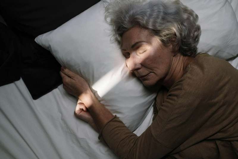 Poor sleep tied to Alzheimer's risk in older women