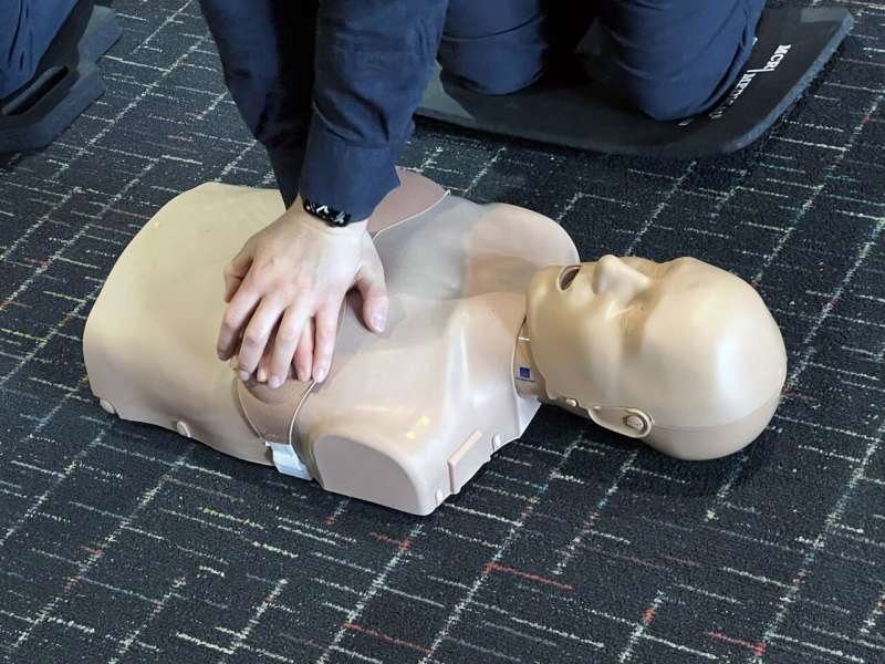 AI-Powered CPR Coach Outperforms 911 Dispatchers