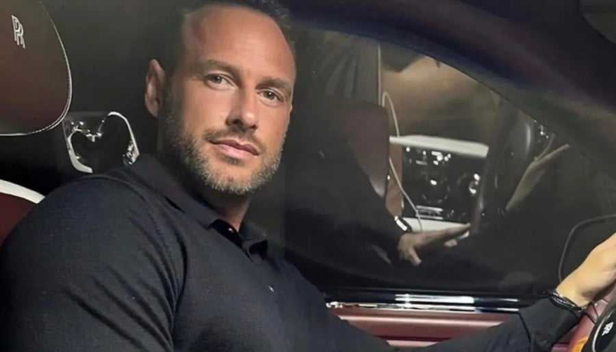 Lee Andrews 'active on phone' amid missing person mystery