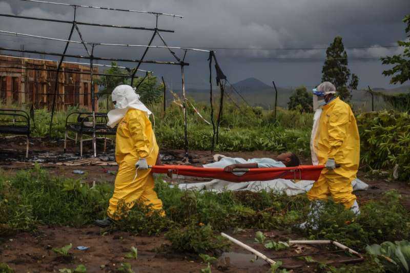 Ebola toll tops 200, other African countries seen at risk