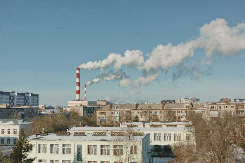 Short exposures to common air pollutants have distinct impacts on lung function and brain activity, study shows