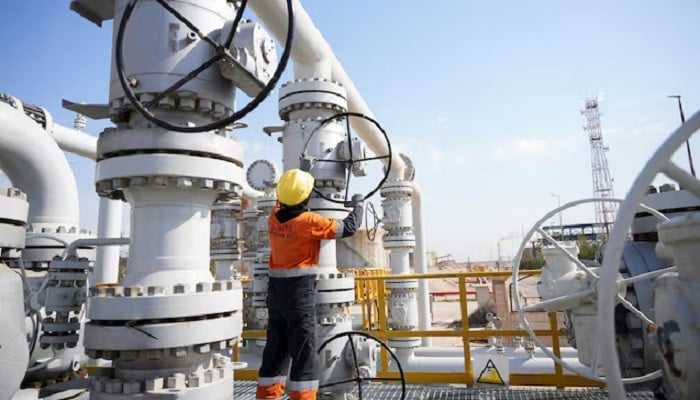 Crude Oil Prices Plunge to Two-Week Low Amid Hope for US-Iran Peace Deal
