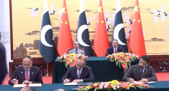 Pakistan, China Sign 15 Accords to Deepen Multisector Cooperation