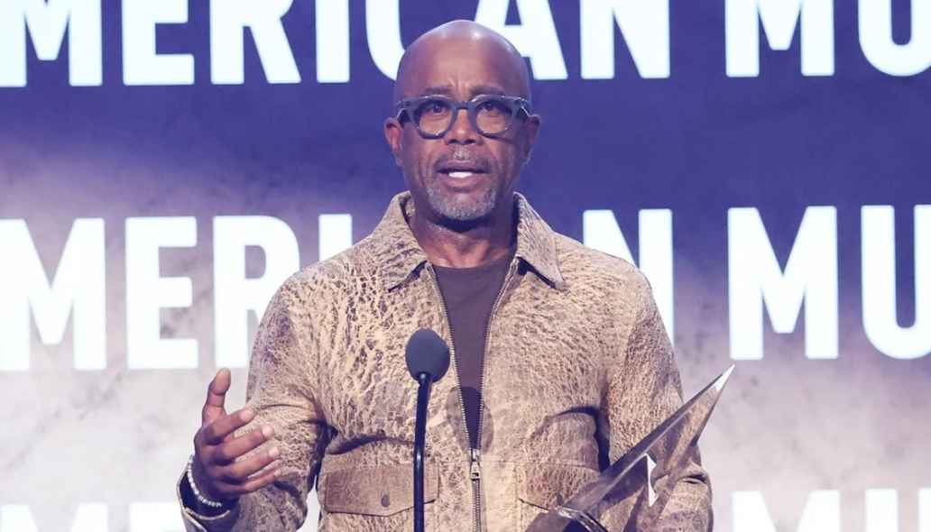 Darius Rucker Receives Veterans Voice Award at 52nd American Music Awards Ceremony