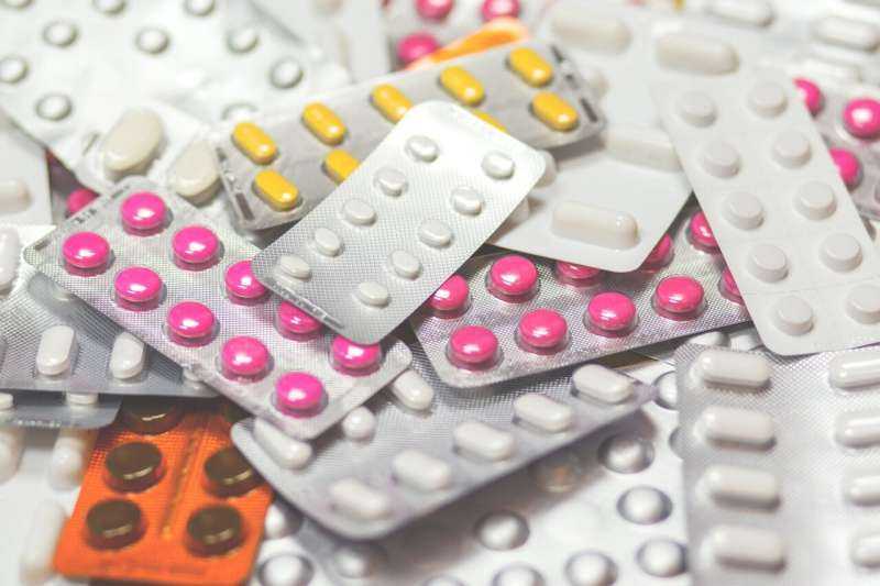 Direct-to-consumer pharmacies could save commercially insured patients 85% on high-cost generic drugs, report suggests