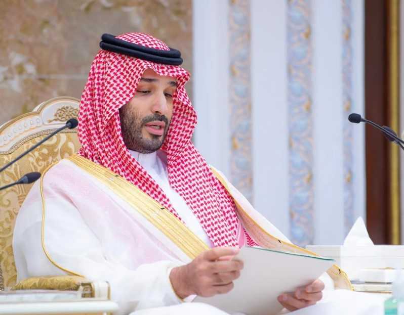 Crown Prince Welcomes Hajj Pilgrims at Mina Palace, Honors Security Forces