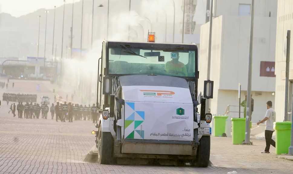 Saudi Authorities Clear Over 5,000 Tons of Waste from Arafat During Hajj Clean-Up Efforts