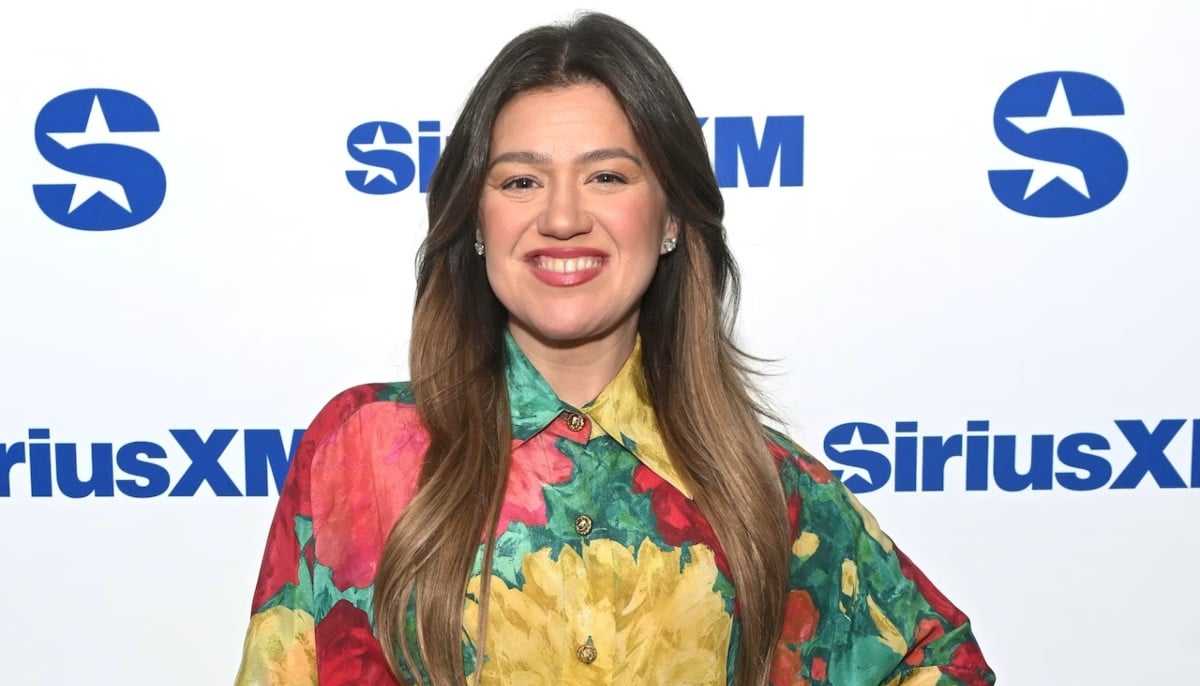 Kelly Clarkson Fights Back Tears During Sweet On-Air Moment with Rita Wilson Tribute