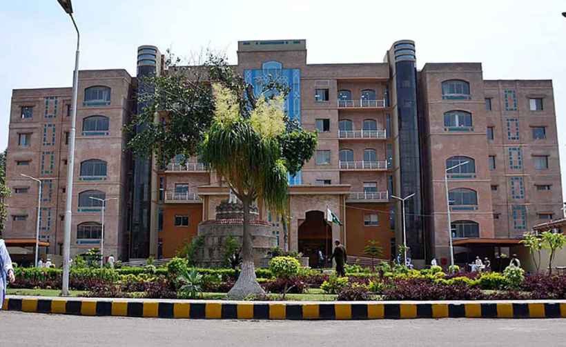 Peshawar Hospitals Treat Over 5,000 Patients for Food Poisoning and Gastrointestinal Issues After Eid