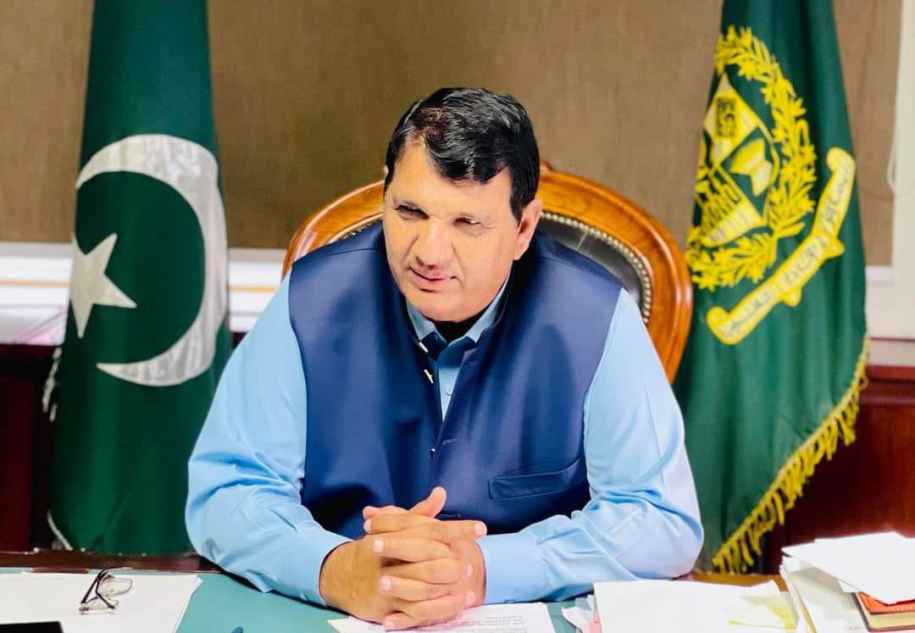 Federal Minister Amir Muqam Offers Condolences for AJK Haveli Road Accident Victims