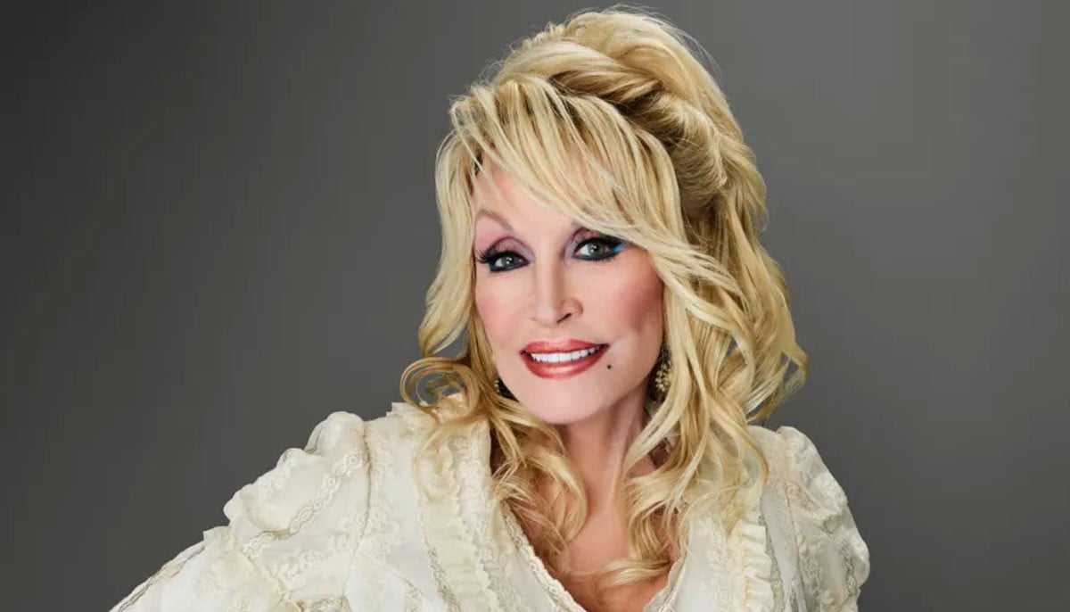 Dolly Parton Honors Career Milestone with Heartwarming Throwback Video