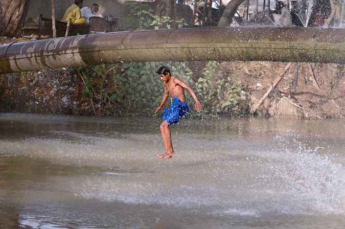 Youngster Dives Into Canal at Hala Naka to Beat Summer Heat