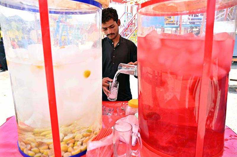 Vendor Prepares Traditional Summer Drink to Attract Customers in Jinnah Bagh