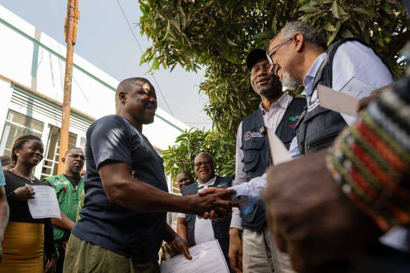 Ebola Cases Near 300 in Congo as Recovered Medical Workers Share Joyful Stories