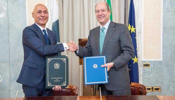 Pakistan, Italy Sign Agreement Waiving Visa Requirement for Diplomatic Passport Holders