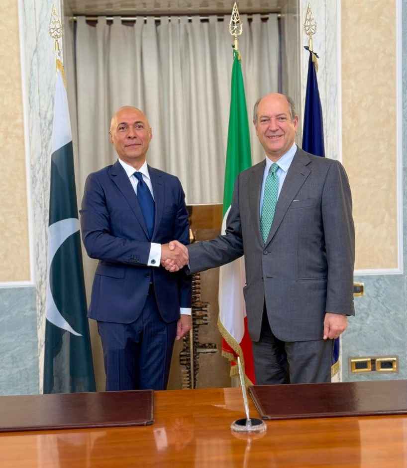 Pakistan, Italy Sign Agreement to Abolish Visa Requirement for Diplomatic Passports