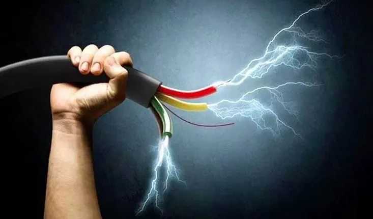 Young Man Electrocuted While Repairing Electrical Wire in Kot Addu District