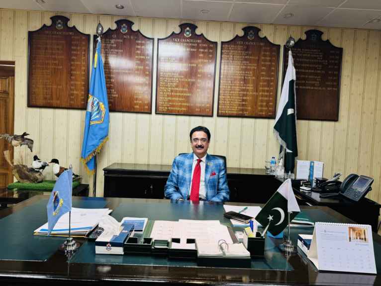 PU VC Distributes Rs 2.3 Million Among Top Athletes of National Games