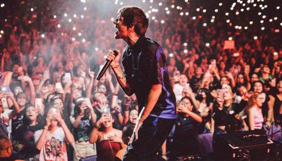 Louis Tomlinson Resumes World Tour with Enthusiastic Performance
