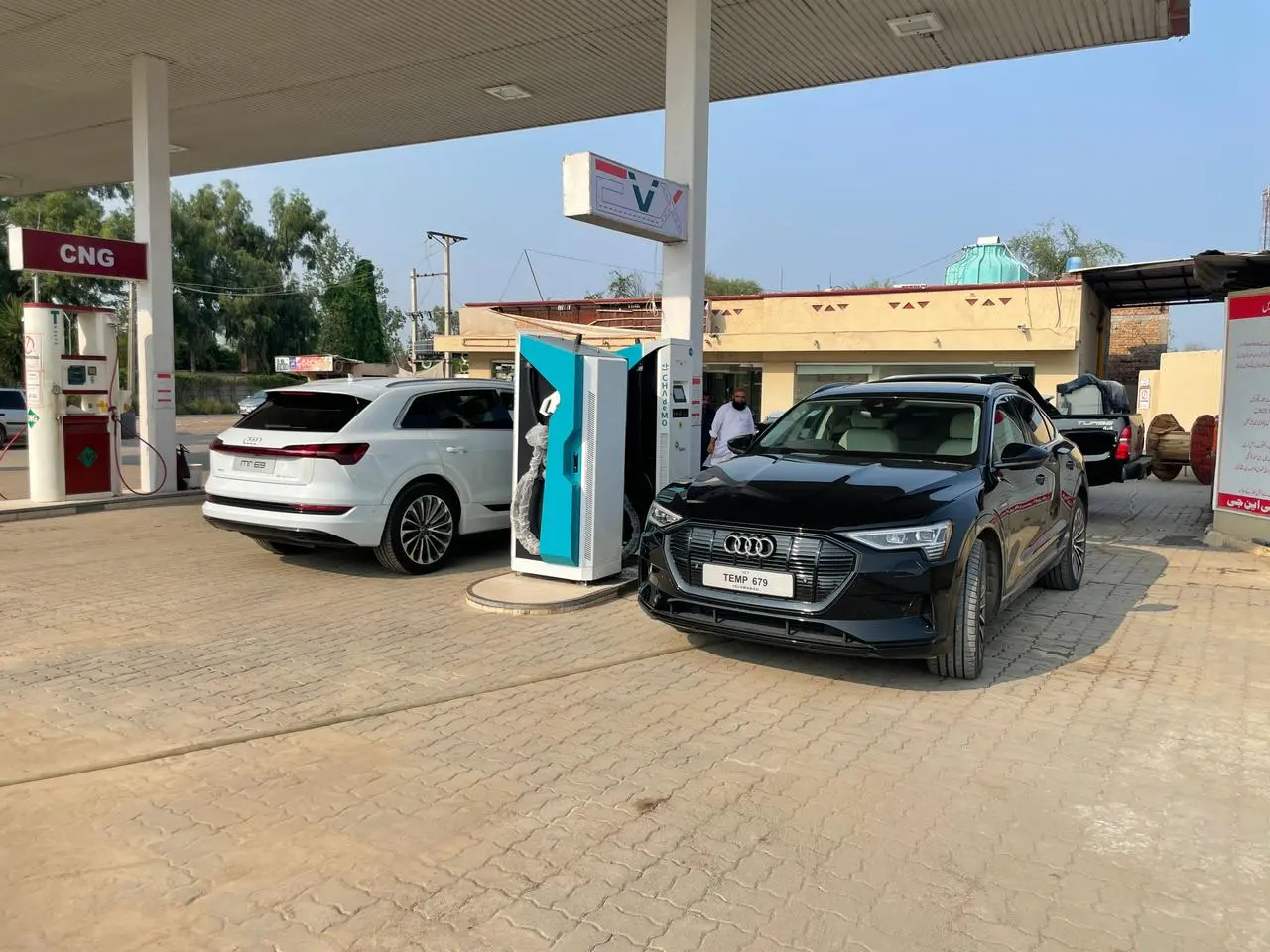 Chinese Company to Invest $350 Million in EV and Charging Stations in Pakistan