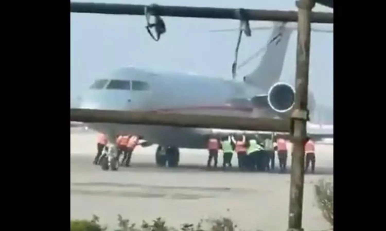 Viral Video of Airport Crew Pushing Plane in Gujarat Amuses Social Media