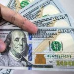Dollar poised for its first weekly gain since mid-March