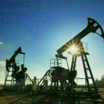 Oil prices anticipate weekly decline amid possible supply increase.
