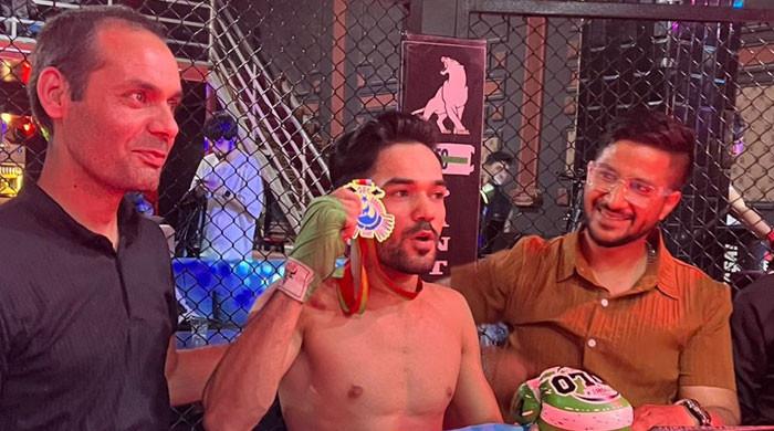 Agha Kaleem of Pakistan defeats Musayev of Azerbaijan in 15 seconds