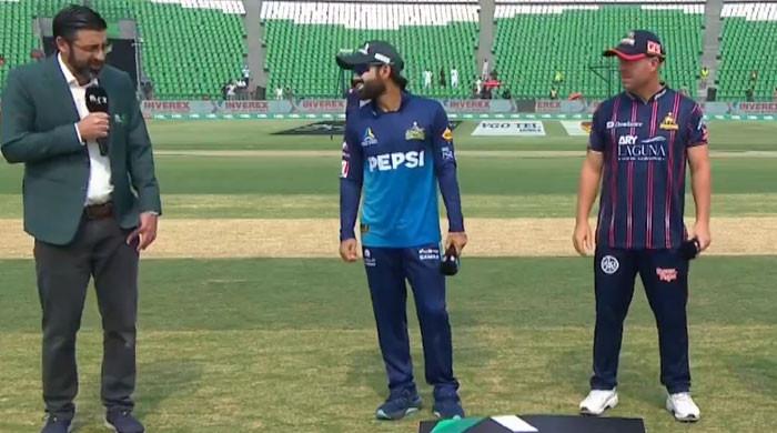 Karachi Kings opt to bat after winning the toss vs Multan Sultans in PSL 10.