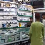 Karachi: Robbers plunder phones from Defence mobile store