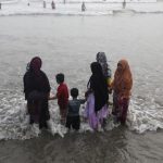 Karachi anticipates warmer conditions as sea breeze may cease today