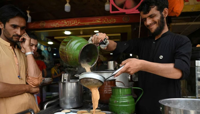 Karachi dhabas' milk supply tainted with detergent, other contaminants